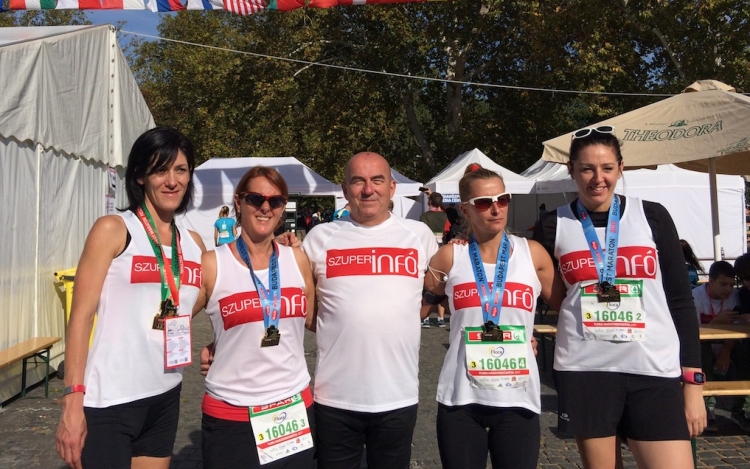 Szép volt csajok! Remek eredményt értek el a pápai Szuperinfó csapatai a Spar Budapest Maratonon