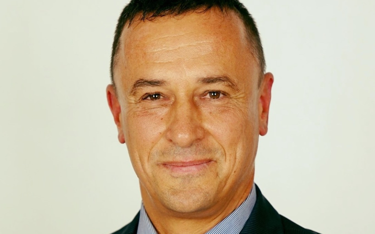 Marton Sándor: Nem egymás legyőzésével, hanem közös munkával lehet jobbá tenni Pápát