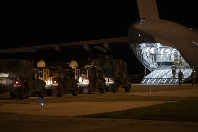 Több mint ezer amerikai ejtőernyős indult útnak Pápáról, egy hadgyakorlat keretében