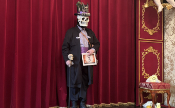 Rémisztő jelmezek az Esterházy-kastélyban