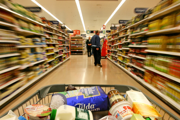 Az iskolakezdés miatt erős forgalomra számítanak az áruházak a hétvégén