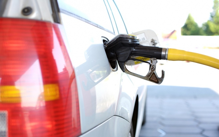 Nagyobbat csökkent az üzemanyagok ára