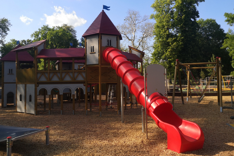 Ez biztosan a gyermekek kedvence lesz - Elkészült az új játszótér a Várkertben