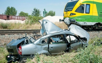 Négyen meghaltak a csornai vasúti átjáróban történt balesetben