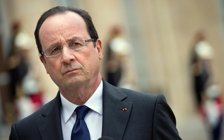 Lövést adott le egy francia csendőr tévedésből Francois Hollande beszéde közben, könnyebb sérültek