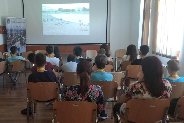 Vakációzó gyerekek jártak a Pápai Rendőrkapitányságon