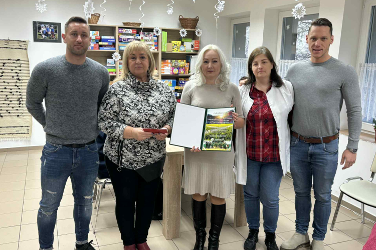 500 ezer forintos adomány a Mezőörsi KSE közösségétől a Fogyatékosok Nappali Intézménye számára