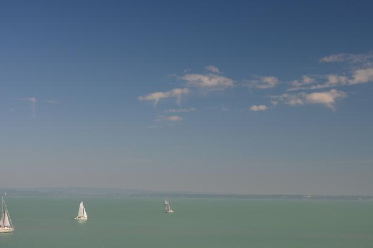 Augusztusi hó hullott a Balatonnál