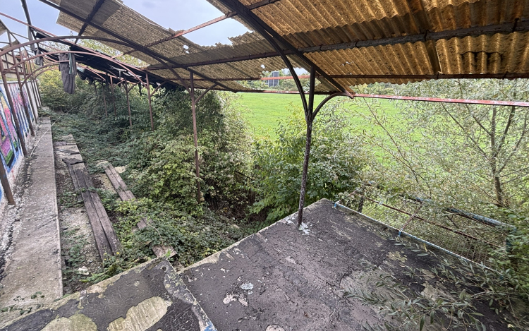 Valaha itt rangadókat játszottak - Tragikus állapotban van a volt Vasas-pálya