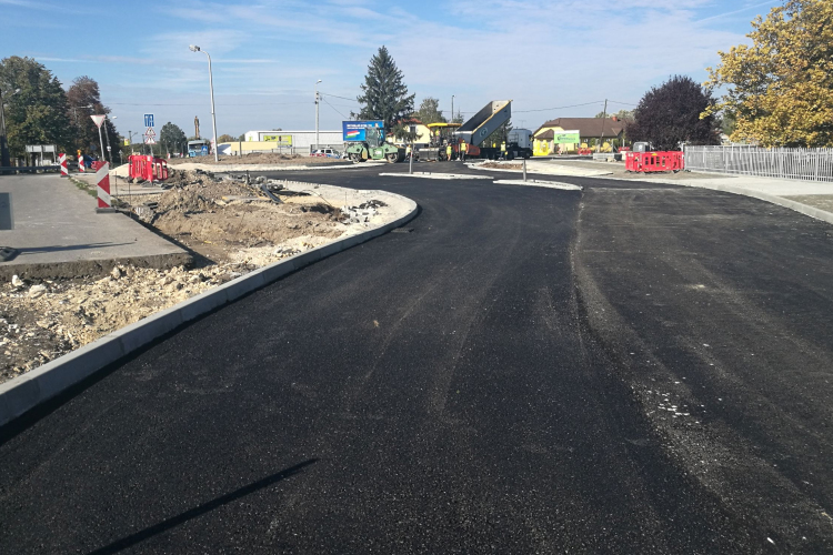Jól halad a körforgalom és a kerékpárút építése