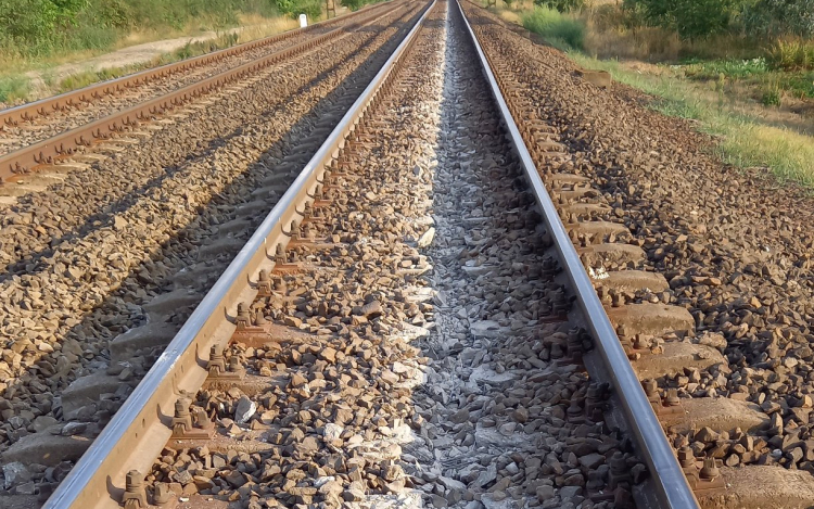 Kábellopás miatt késnek a vonatok Pápa és Győr között