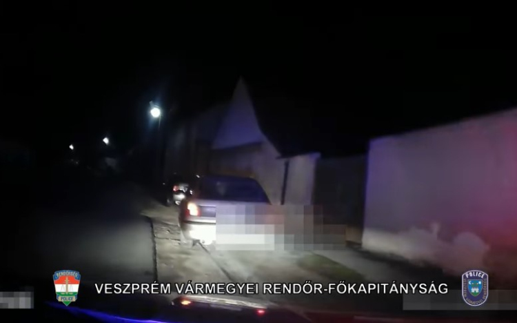 Megpróbáltak túljárni a pápai rendőrök eszén, mindketten ráfaragtak - Videó