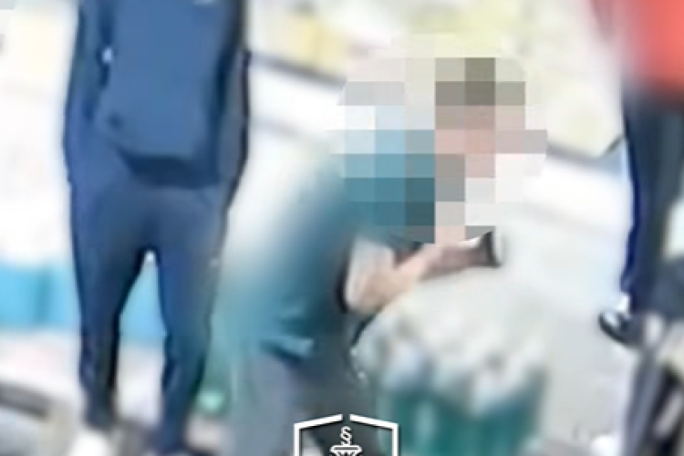 Agresszíven viselkedett egy csornai benzinkúton - Videó