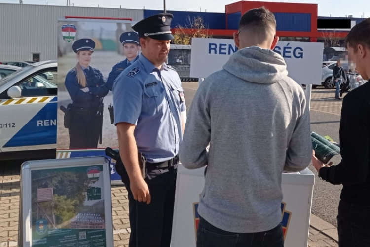 Kitelepült a pápai toborzó csoport