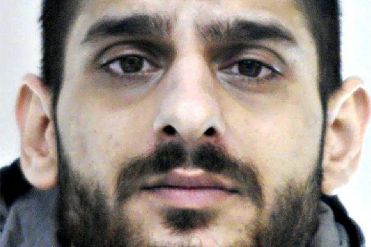 Ügyvédnek adta ki magát a képen látható férfi, keresi a rendőrség