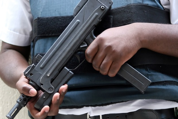 Terroristák lophattak egy állami fegyverraktárból Portugáliában