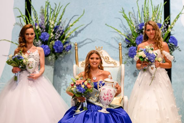 Elsőbálozó balatonfüredi lány lett az Anna-bál szépe