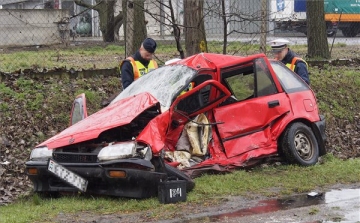 Két autó ütközött Lakiteleknél, egy ember meghalt