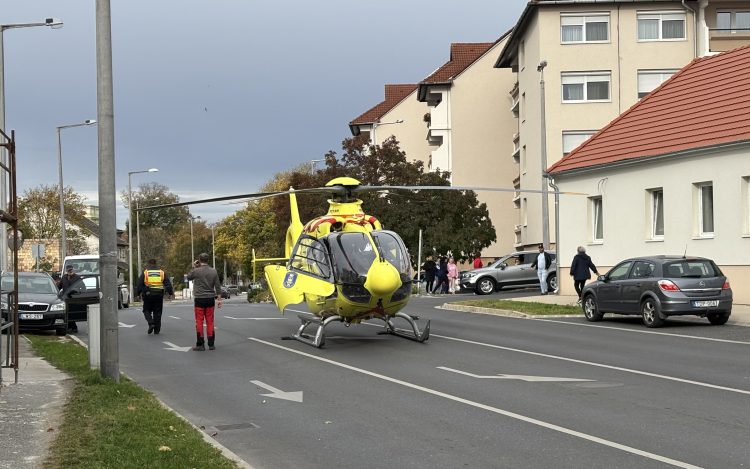 Mentőhelikopter a Korona utcában 