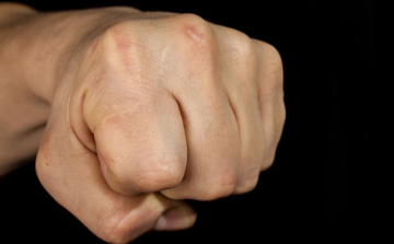 Rendszeresen bántalmazta élettársát a 36 éves pápai férfi