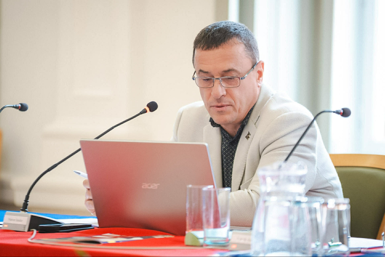 Két javaslat a vállalkozásokért és a közbiztonságért – Marton Sándor kezdeményezései a pápai testület előtt