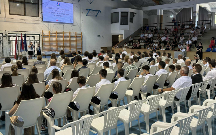 Díjazták a legjobban tanuló és sportoló diákokat és felkészítőiket