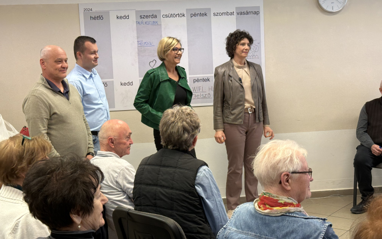 Dobrev Klára Pápán: a kormányváltásról és a vidék helyzetéről tartott fórumot a DK