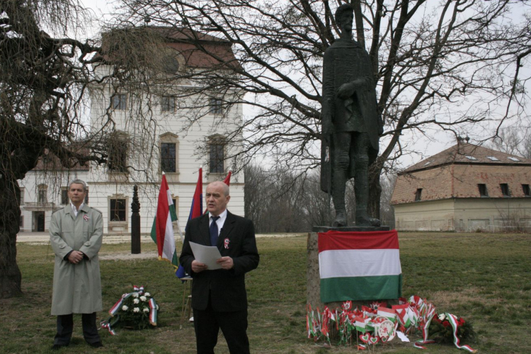 Mi mindig akkor buktunk el, ha a szél keletről fújt