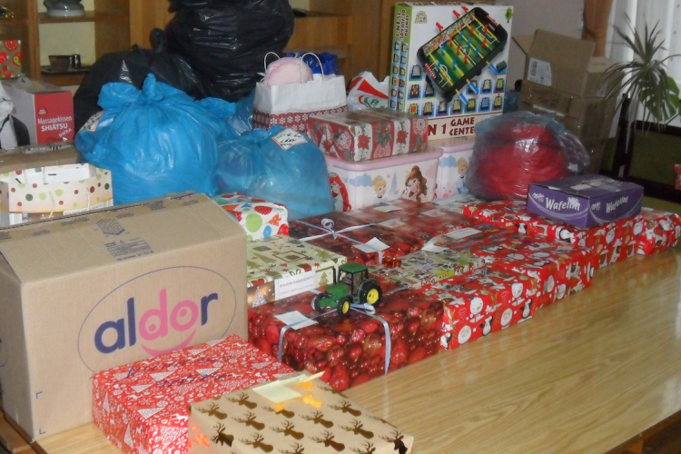 Átadták a mosoly-doboz adományokat