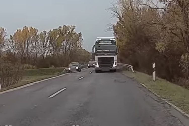 Durva előzést vett fel a fedélzeti kamera Szany és Marcaltő között, a Rába-hídnál