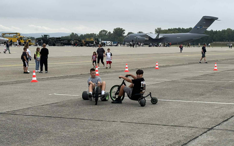 Családi nap a pápai légibázison