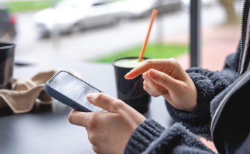 A mobiltelefon lett a pápai programkeresés kiindulópontja