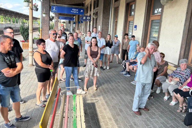 Közbiztonsági fórum a vasútállomáson