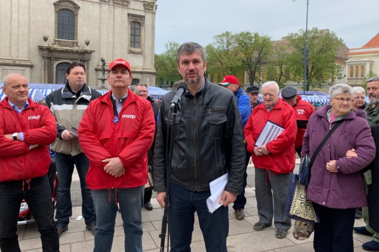 Hadházy Ákos Pápán: Az uniós források mai formájukban inkább ártanak az országnak