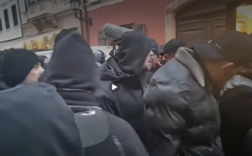 Egy biztonsági szakértő szerint a TEK tudhatott a fekete ruhások győri akciójáról