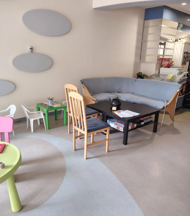 Szomszéd Kávézó és Rendezvényhelyszín - Pápa