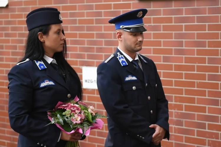 Újra szolgálatban a hős rendőrnő és életveszélyesen megsérült társa - VIDEÓ