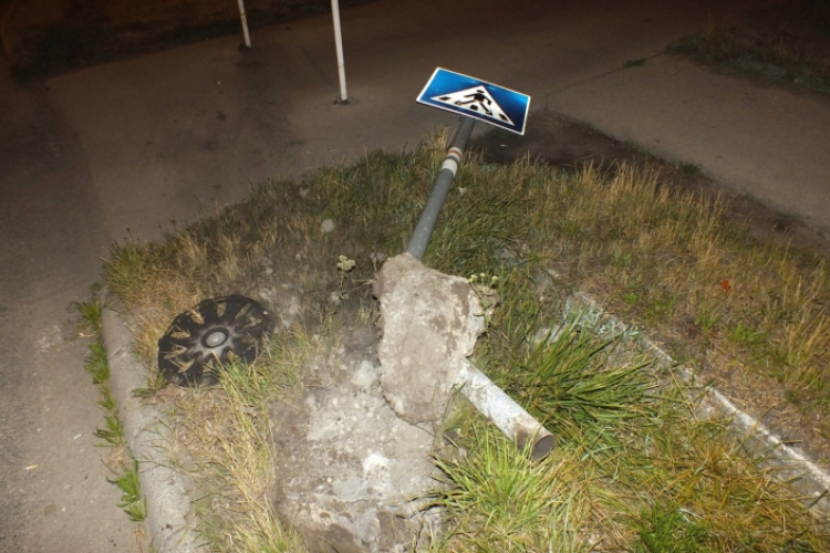 Kétszer fogták el a pápai rendőrök egy nap alatt a jelzőtáblákat is kidöntő ittas sofőrt