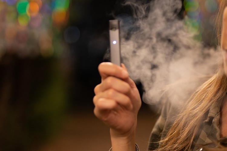Az aromatizált elektromos cigaretták betiltására készül az amerikai kormányzat