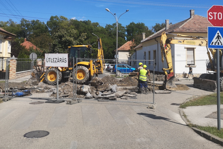 Teljes útzár mellett dolgoznak a Dózsa György utcában