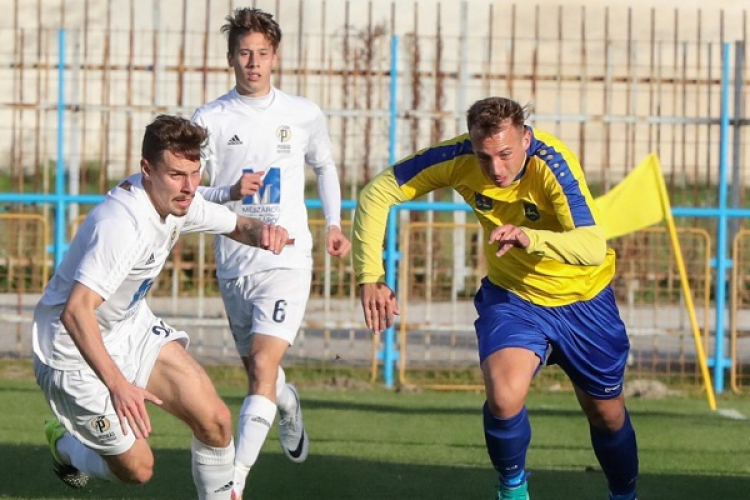 A szerencsésebb csapat nyert