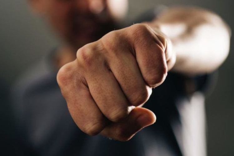 A nyílt utcán esett neki testvérének, az egyik Pápa melletti faluban