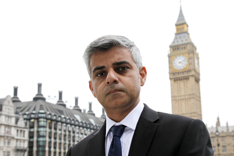 Brit választások – a muszlim Sadiq Khan lett London polgármestere