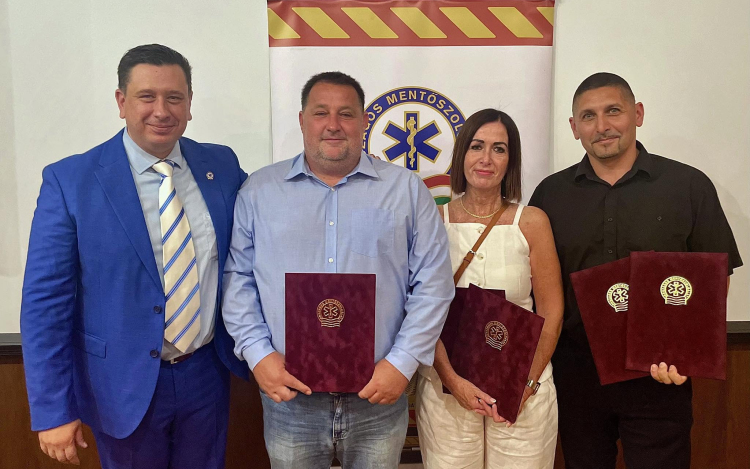 Több pápai mentős is elismerésben részesült a Mentők Napján