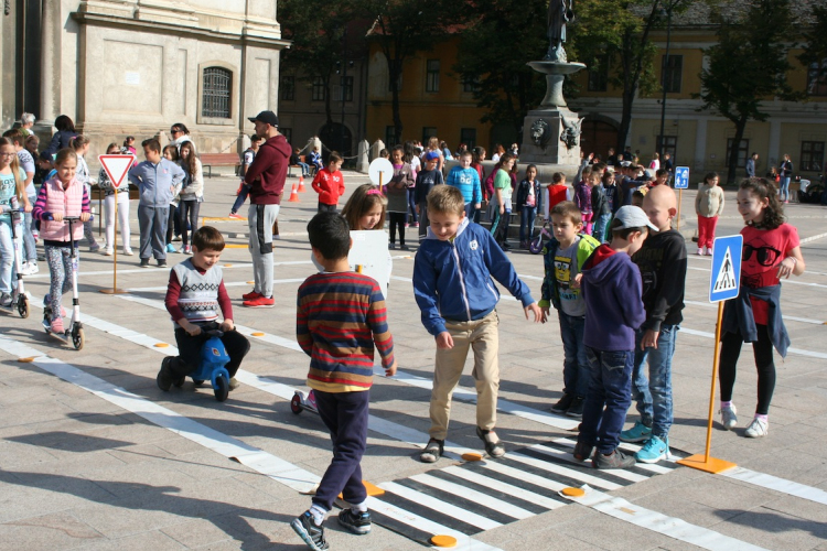 Autómentes nap Pápán