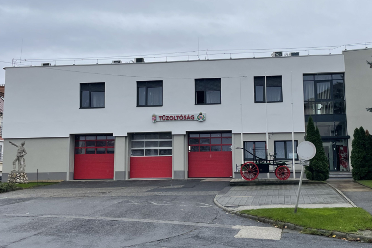 Átadták a pápai tűzoltóparancsnokság megújult épületét