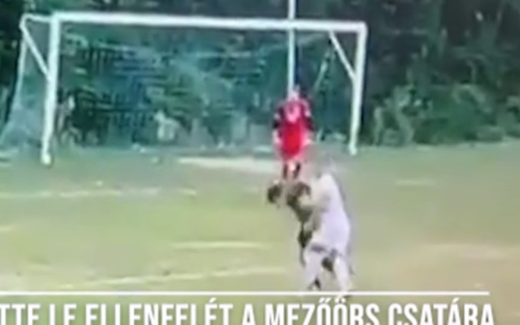 Jókora pofont adott ellenfelének a korábbi pápai labdarúgó - Videó