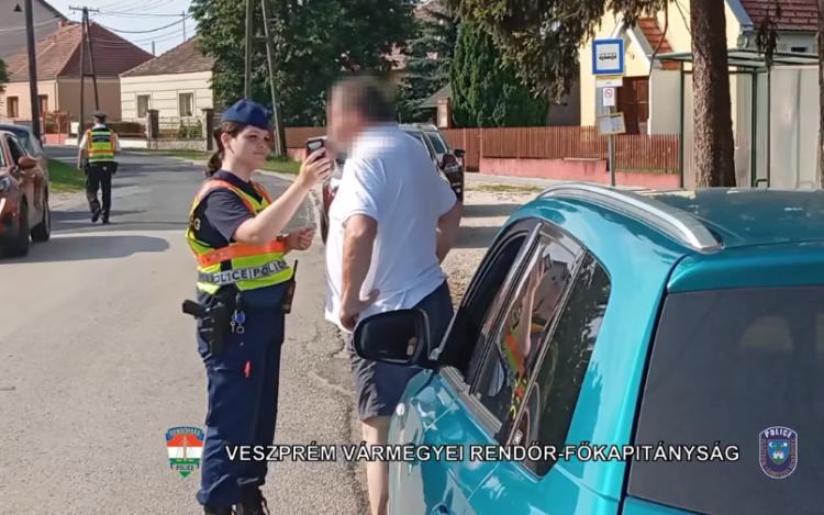 Finn módszerrel ellenőrizték az autósokat Borsosgyőrön