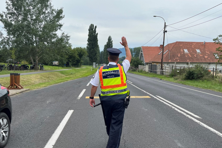Holnaptól országos razziát tart a rendőrség az utakon