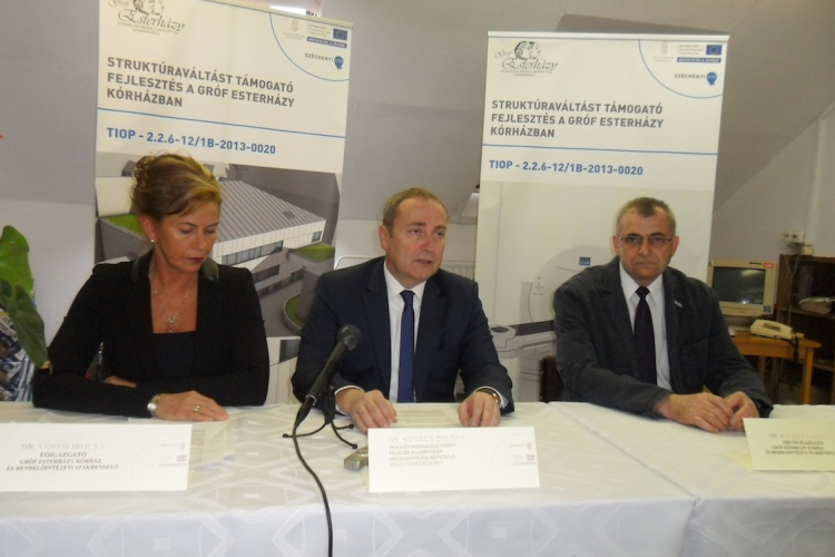 Napelem, led világítás - Újabb fejlesztések a pápai kórházban